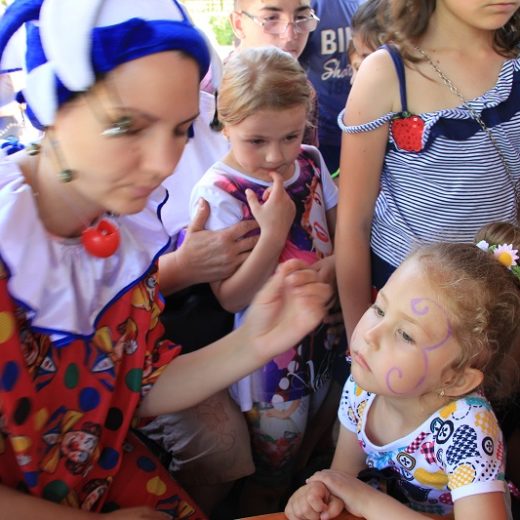 Face painting: culoare și imaginație.